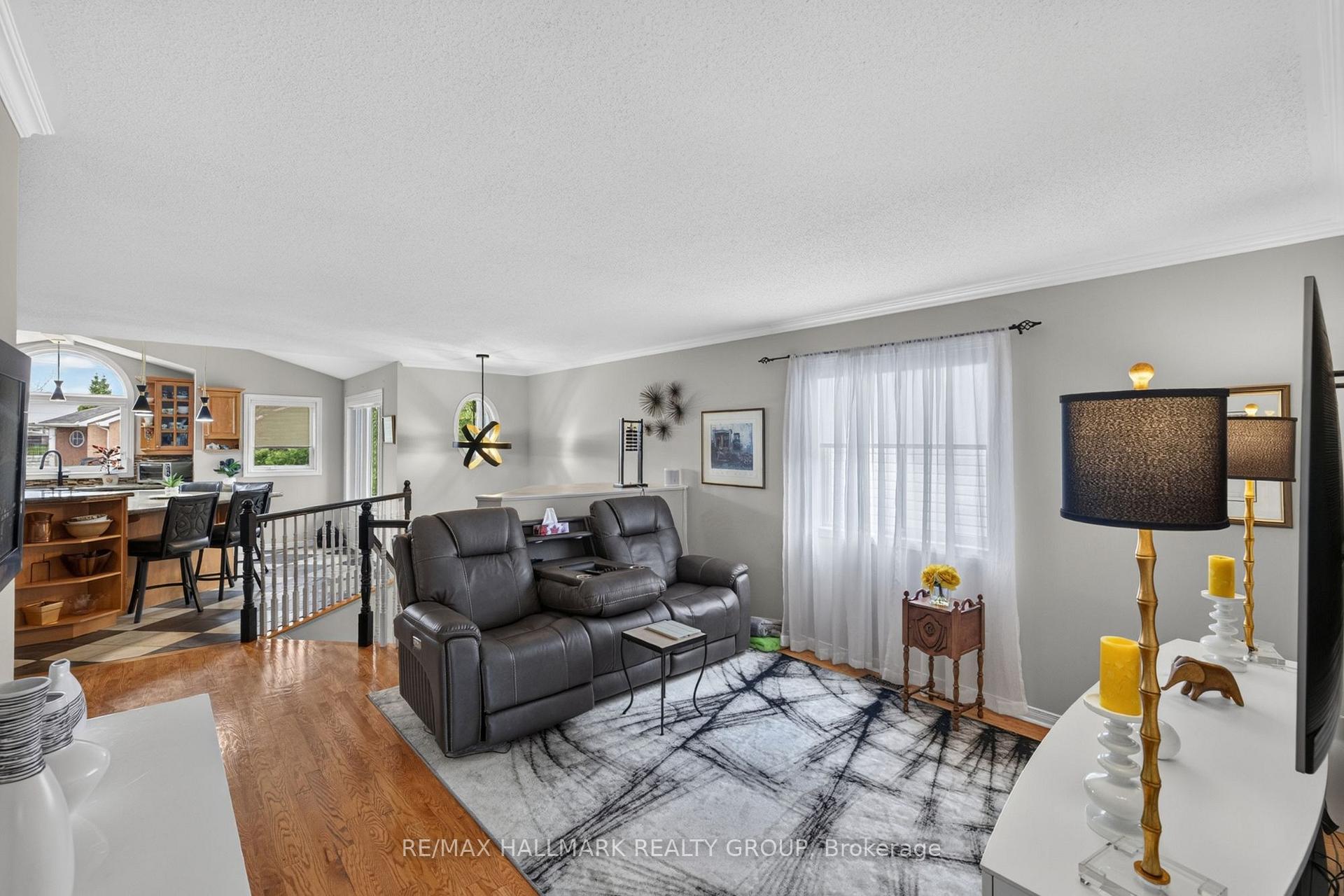 Photo 20 of 139 Castle Glen Crescent, Ottawa, Kanata - Glencairn/Hazeldean — HOMEH
