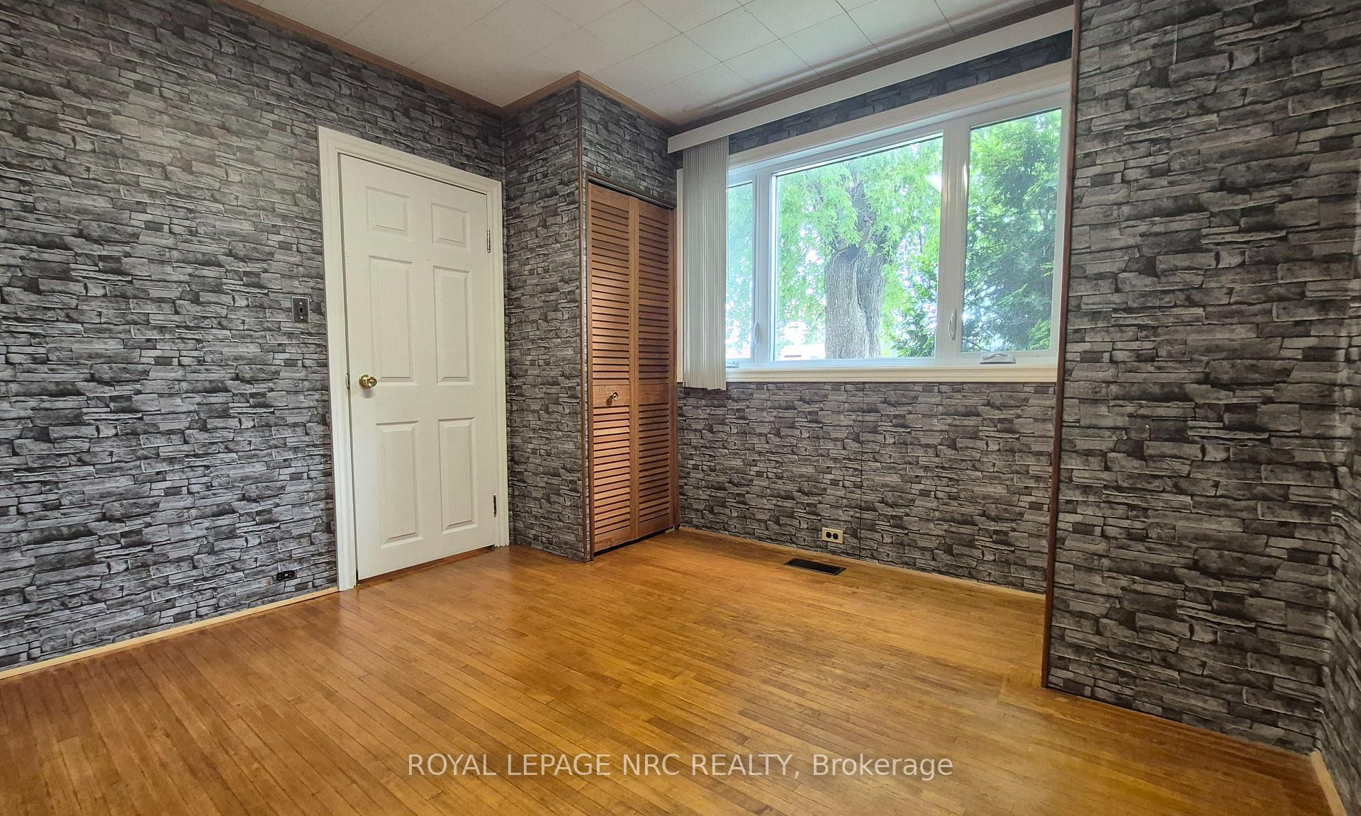Photo 5 of 4593 Park Street, Niagara Falls, Downtown — HOMEH