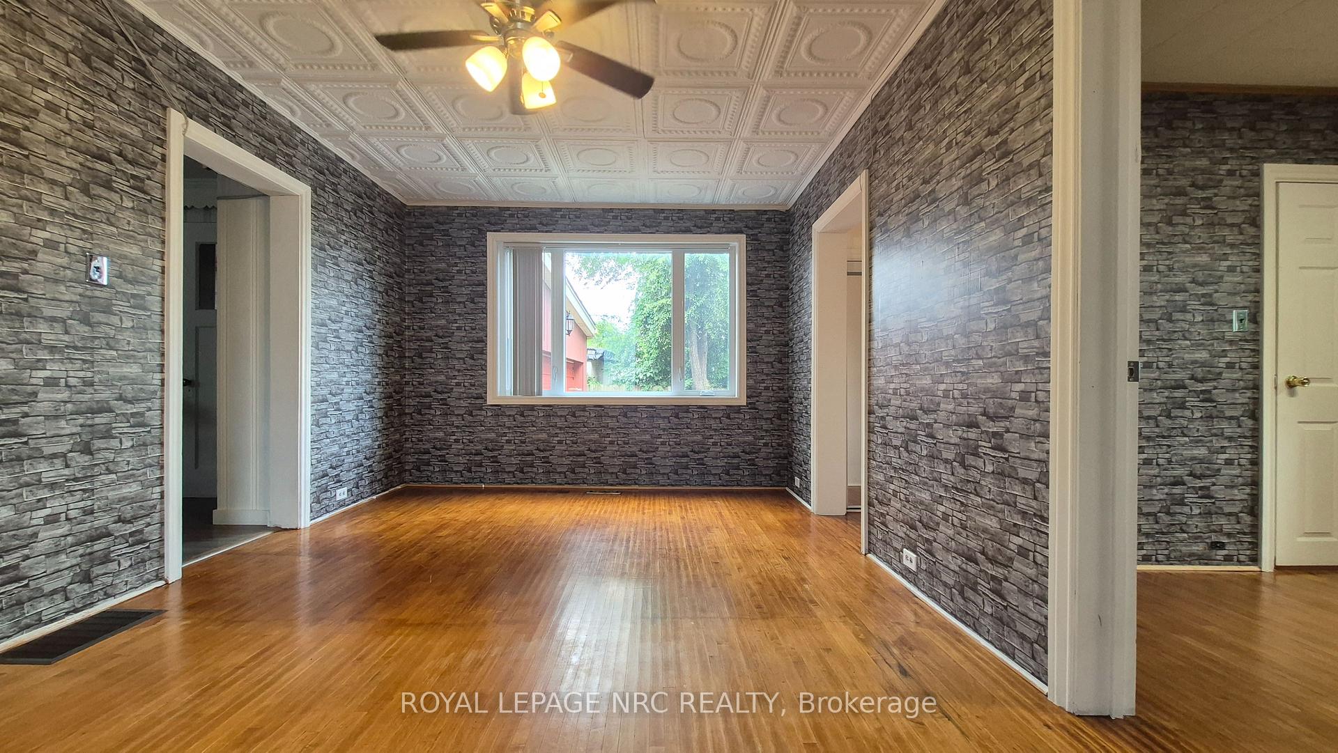 Photo 6 of 4593 Park Street, Niagara Falls, Downtown — HOMEH