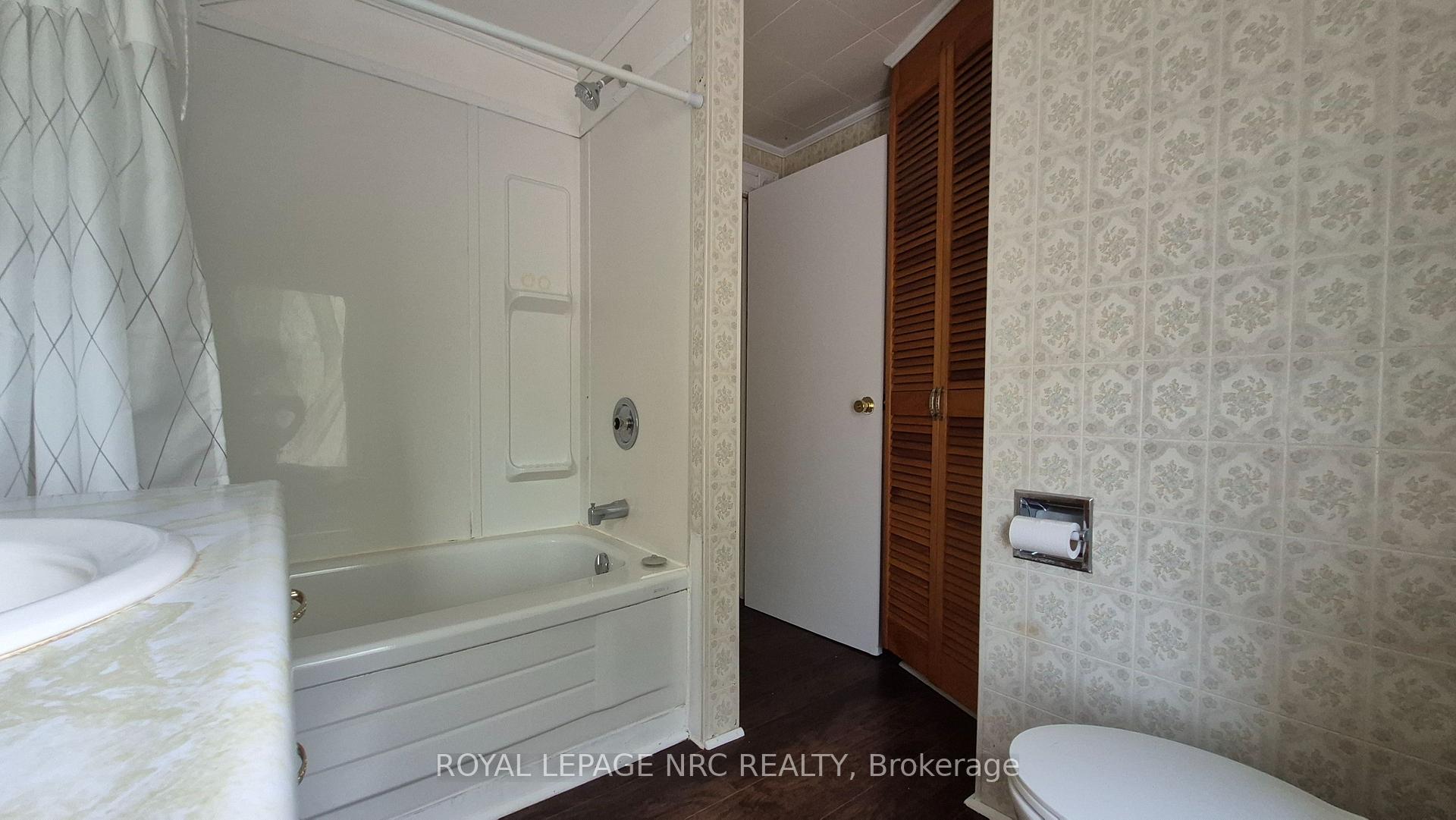 Photo 12 of 4593 Park Street, Niagara Falls, Downtown — HOMEH