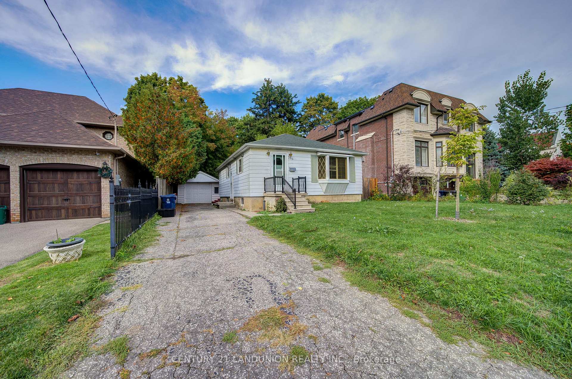 Photo 3 of 200 Elmhurst Avenue, North York, Lansing-Westgate — HOMEH