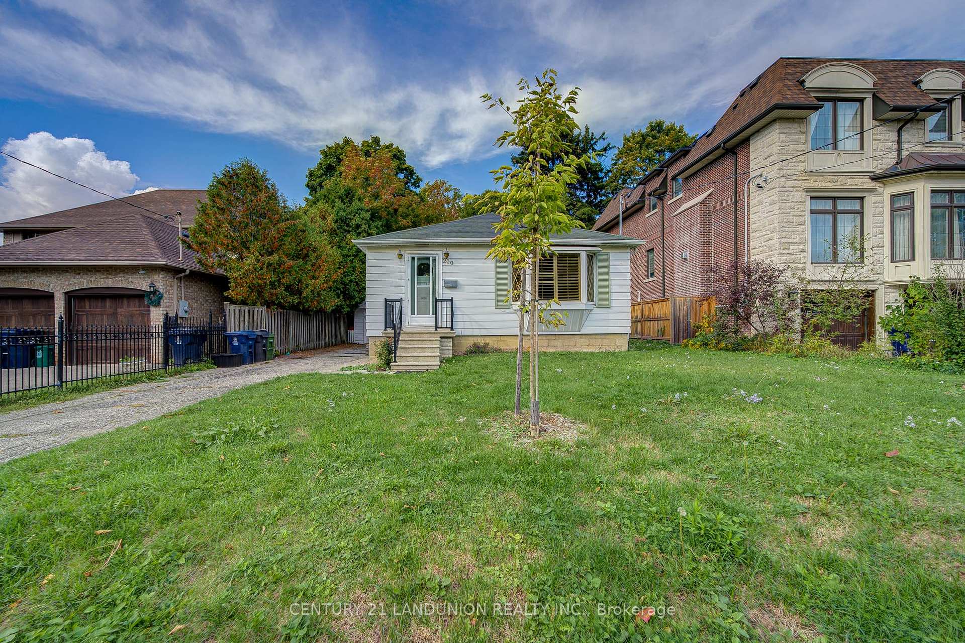 Photo 4 of 200 Elmhurst Avenue, North York, Lansing-Westgate — HOMEH