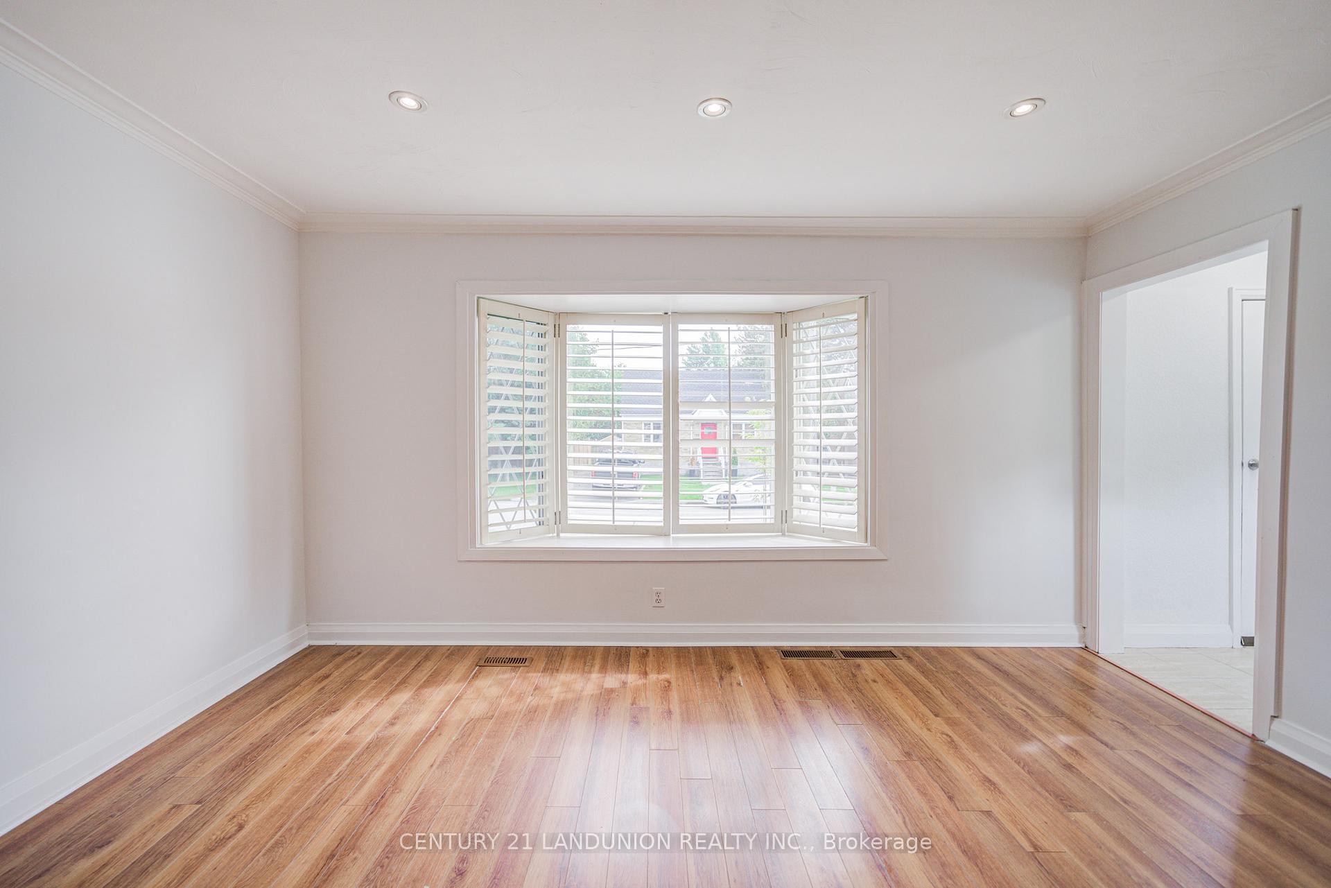 Photo 10 of 200 Elmhurst Avenue, North York, Lansing-Westgate — HOMEH