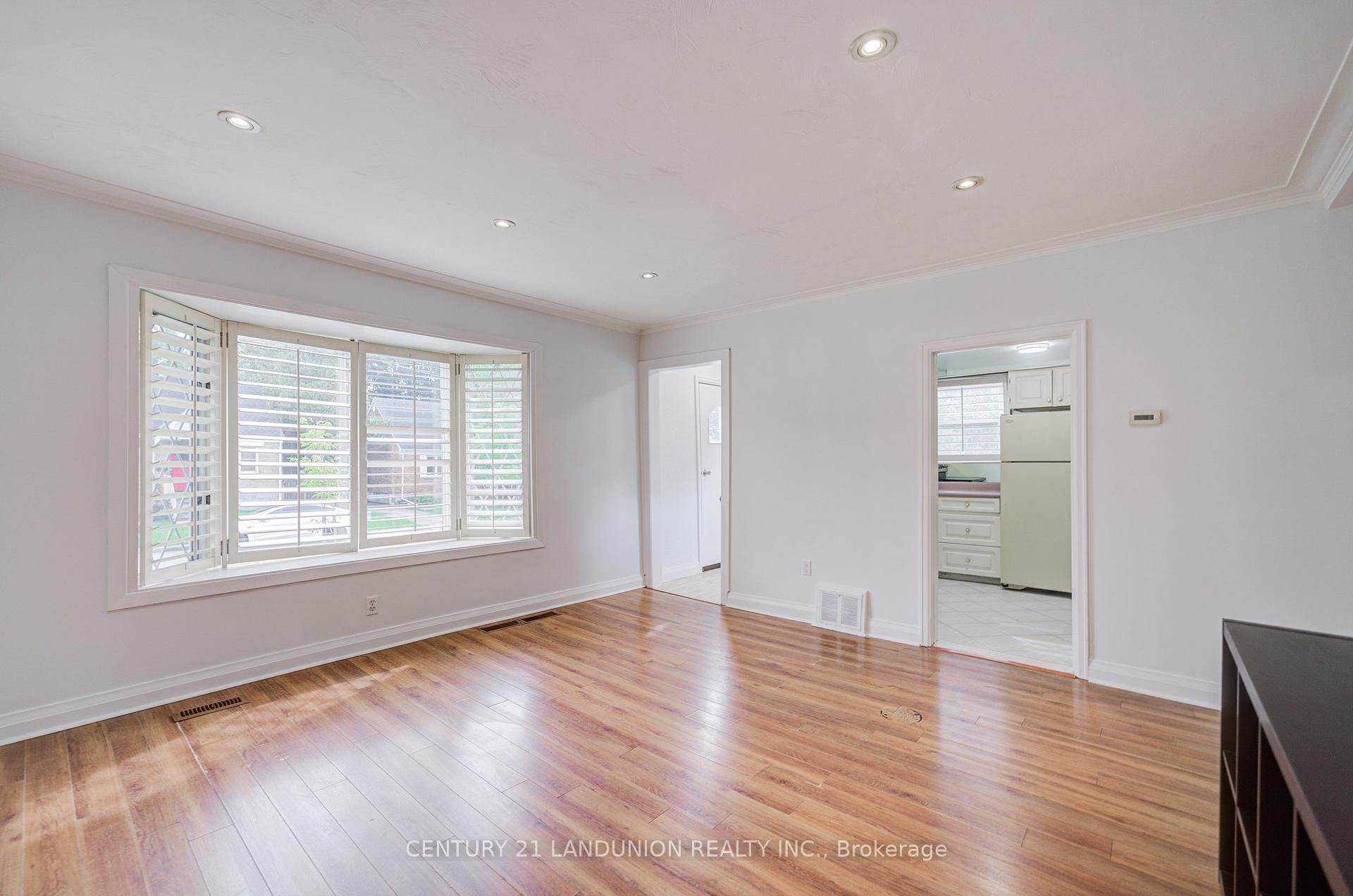 Photo 11 of 200 Elmhurst Avenue, North York, Lansing-Westgate — HOMEH