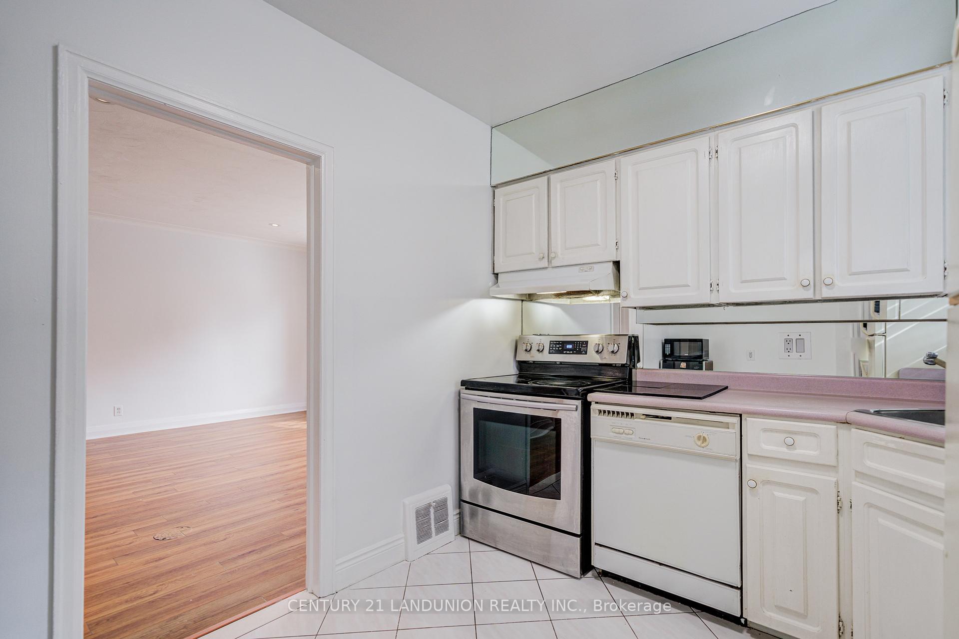 Photo 13 of 200 Elmhurst Avenue, North York, Lansing-Westgate — HOMEH