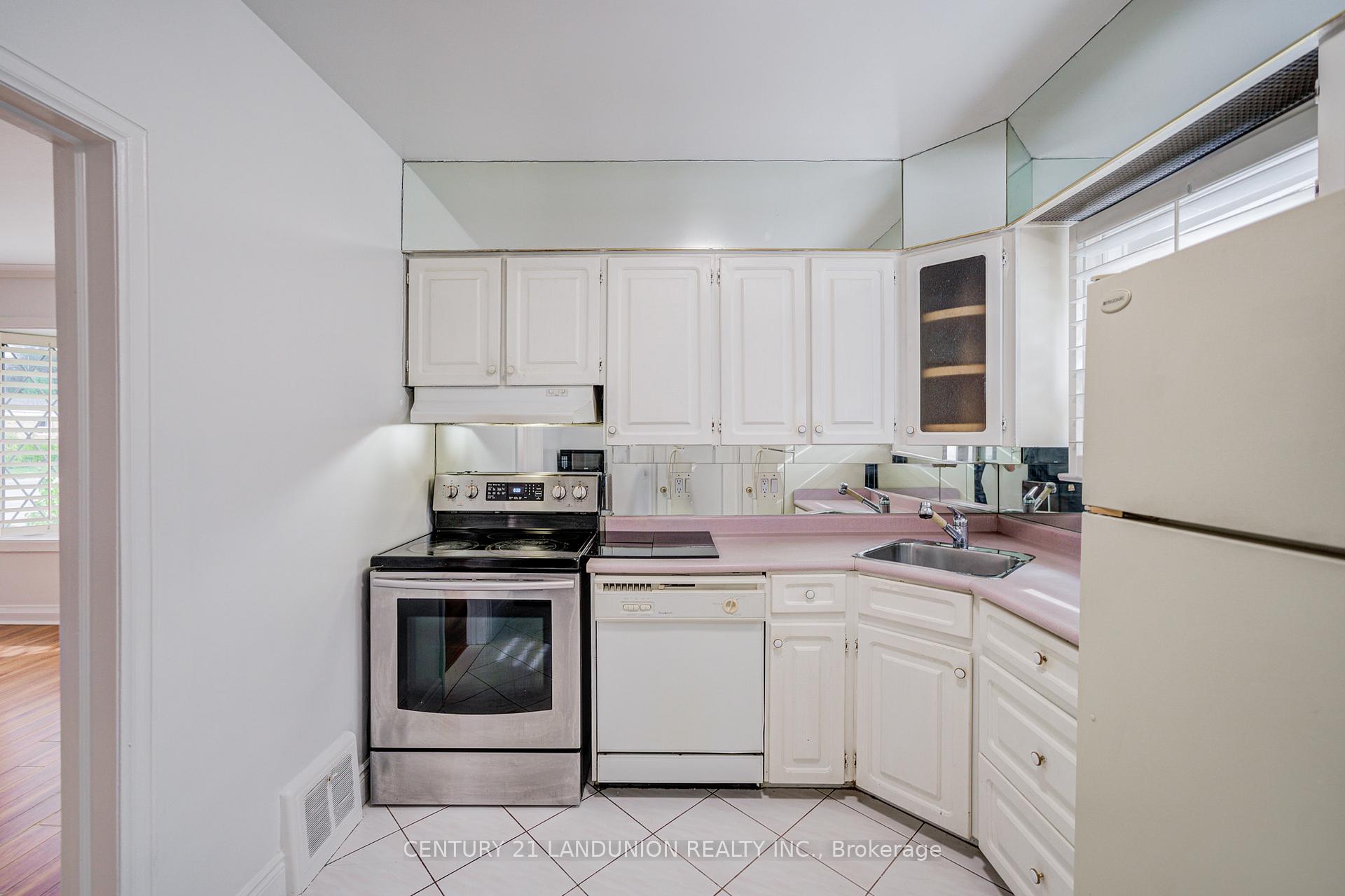 Photo 14 of 200 Elmhurst Avenue, North York, Lansing-Westgate — HOMEH