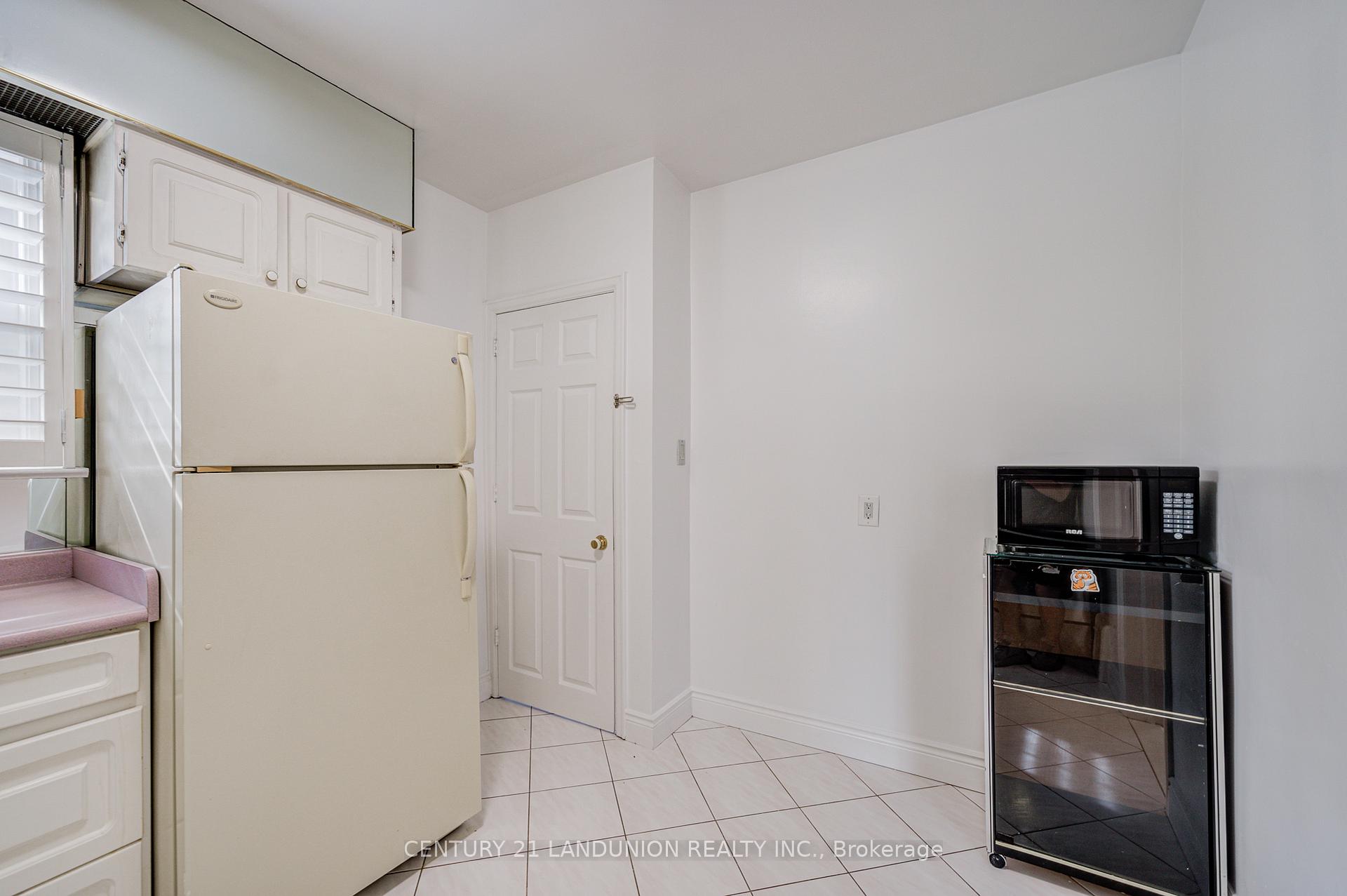 Photo 15 of 200 Elmhurst Avenue, North York, Lansing-Westgate — HOMEH