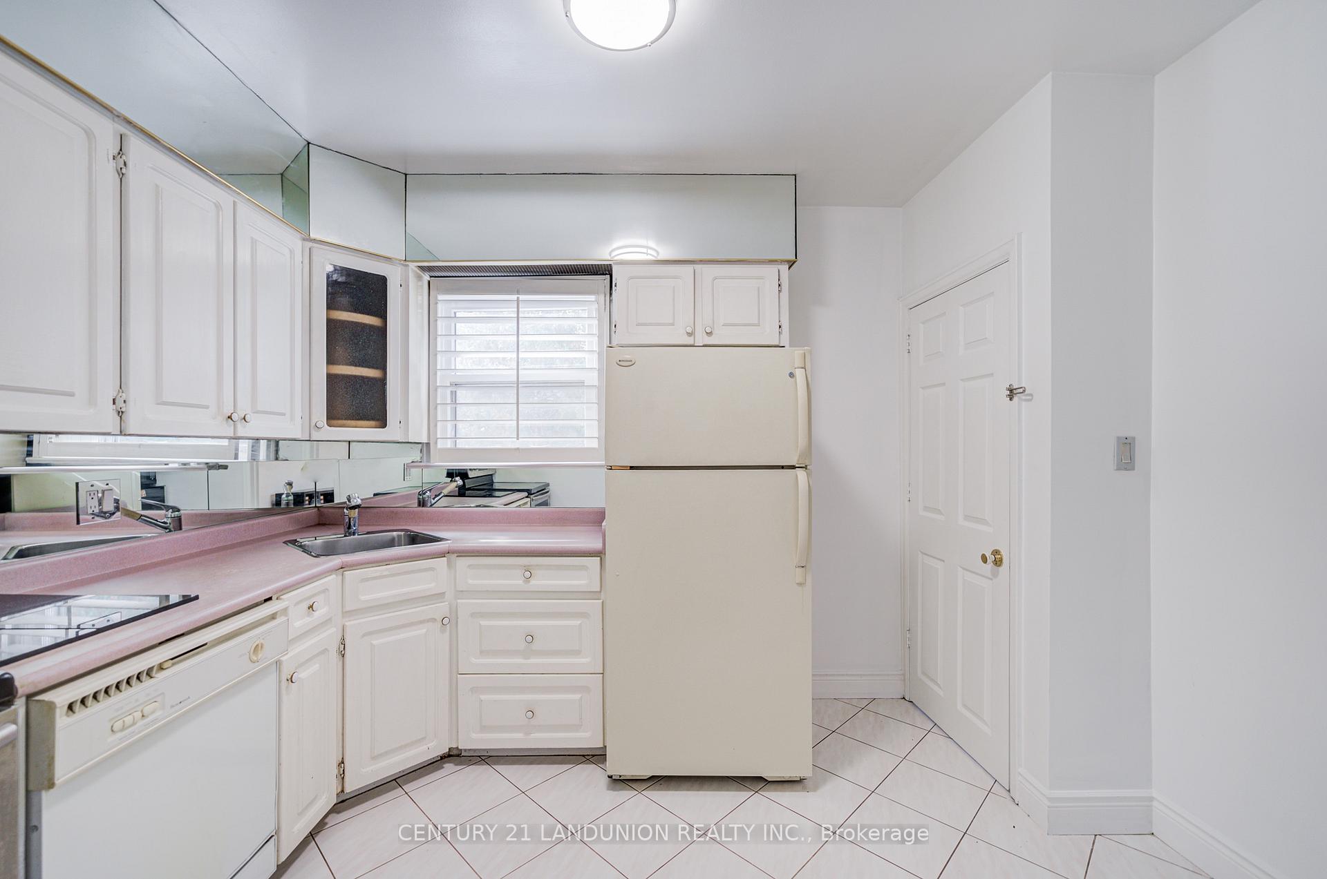 Photo 17 of 200 Elmhurst Avenue, North York, Lansing-Westgate — HOMEH