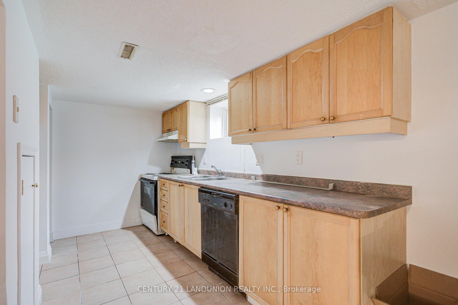 Photo 34 of 200 Elmhurst Avenue, North York, Lansing-Westgate — HOMEH