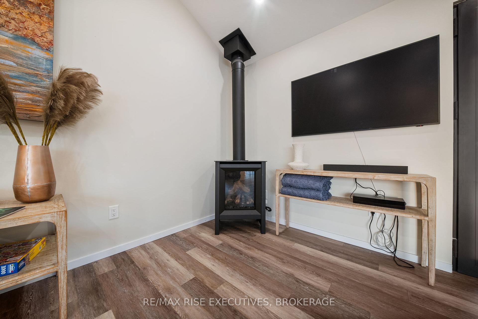 Photo 13 of 682 Salmon Point Road, Prince Edward County, Athol Ward — HOMEH