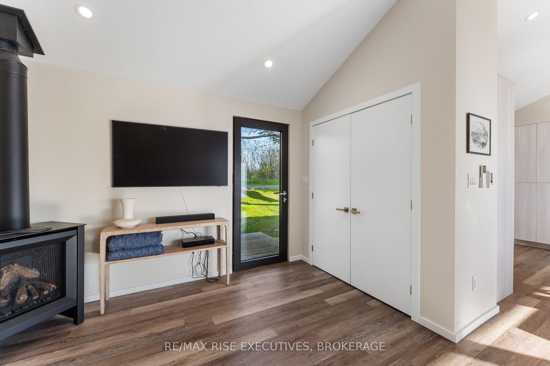 Photo 14 of 682 Salmon Point Road, Prince Edward County, Athol Ward — HOMEH