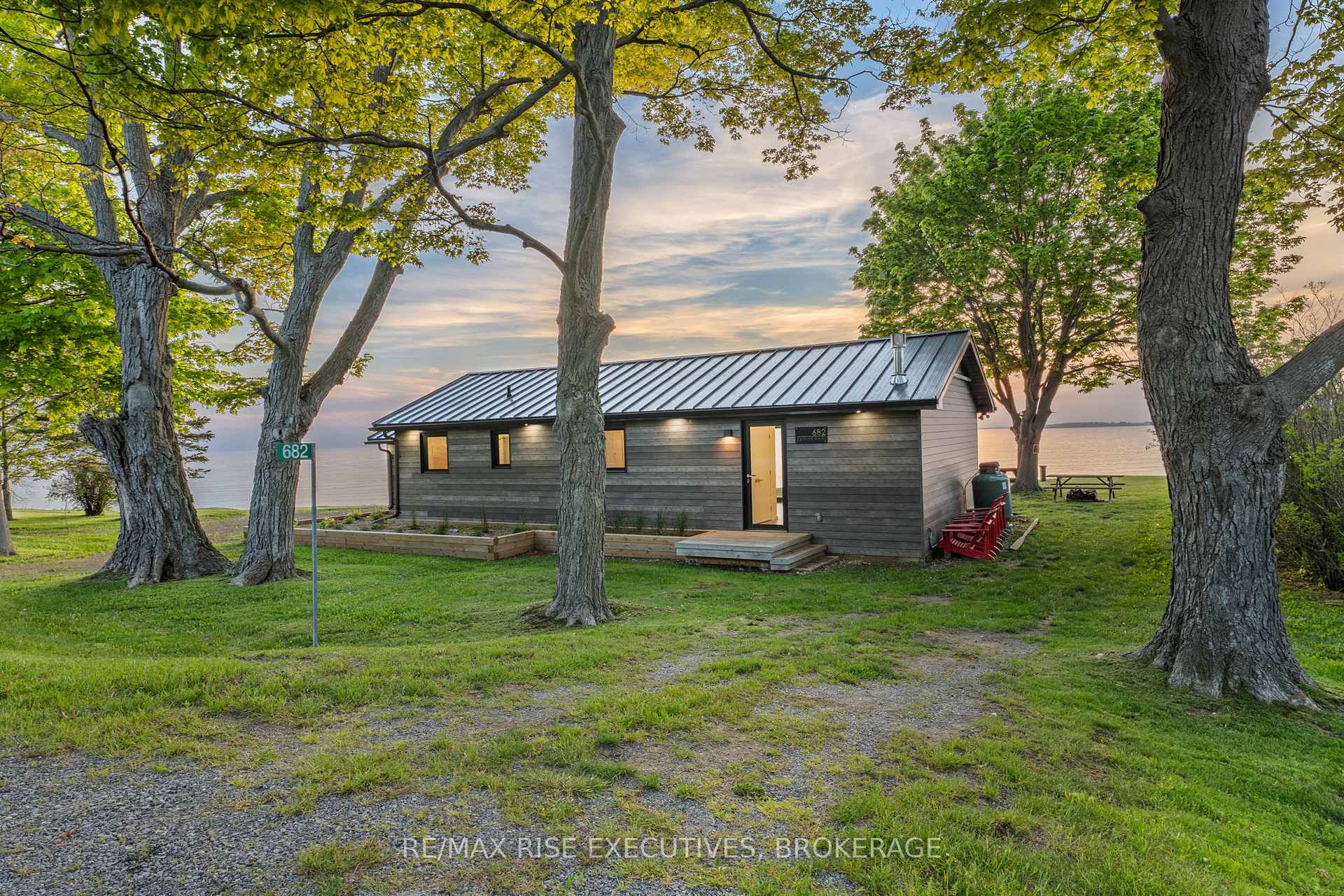 Photo 28 of 682 Salmon Point Road, Prince Edward County, Athol Ward — HOMEH
