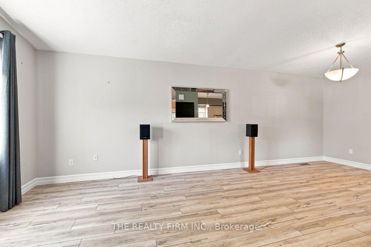 Photo 5 of 258 Olympic Crescent, London, North I — HOMEH