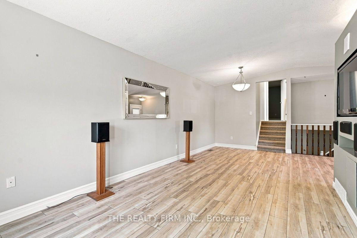 Photo 6 of 258 Olympic Crescent, London, North I — HOMEH