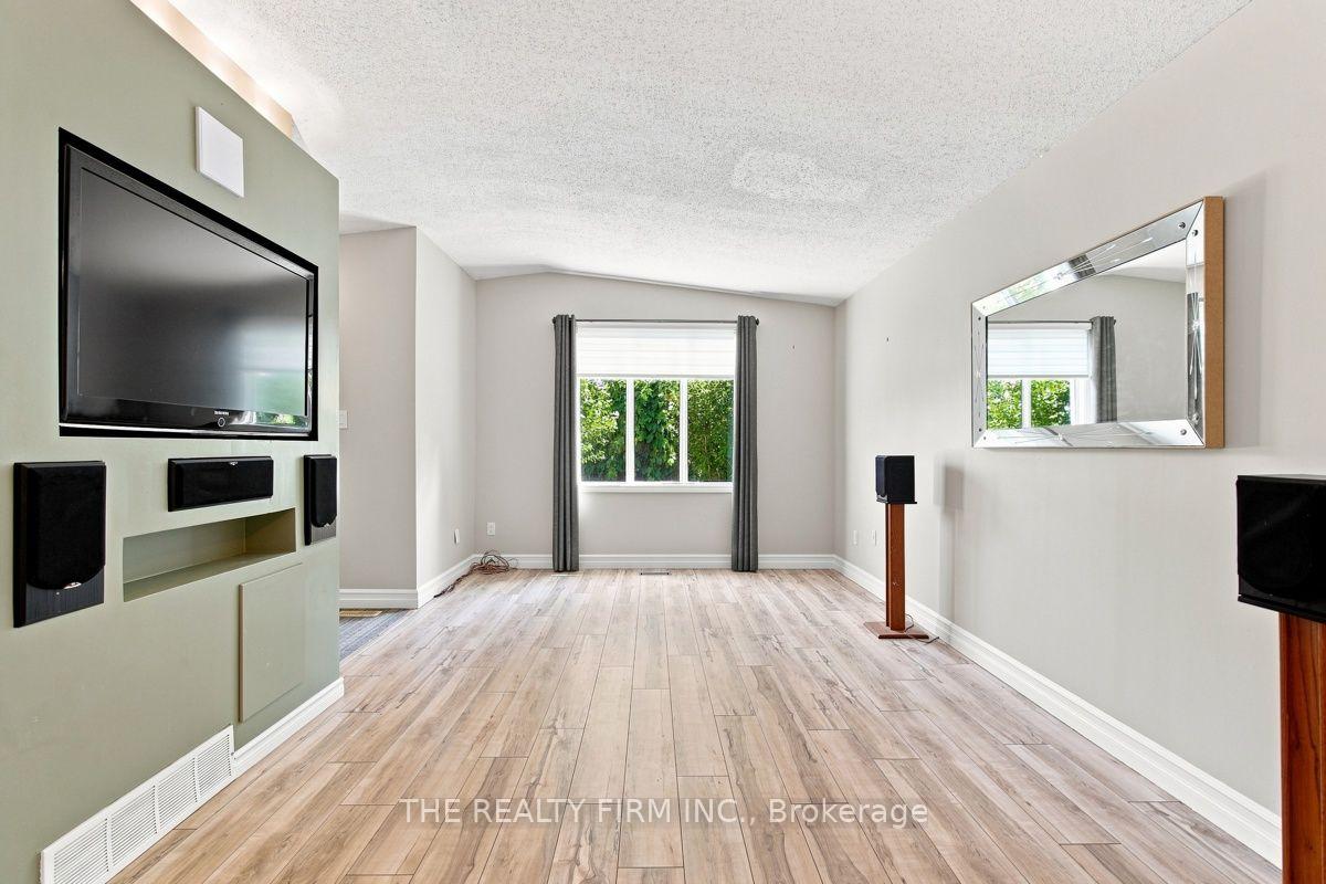 Photo 7 of 258 Olympic Crescent, London, North I — HOMEH