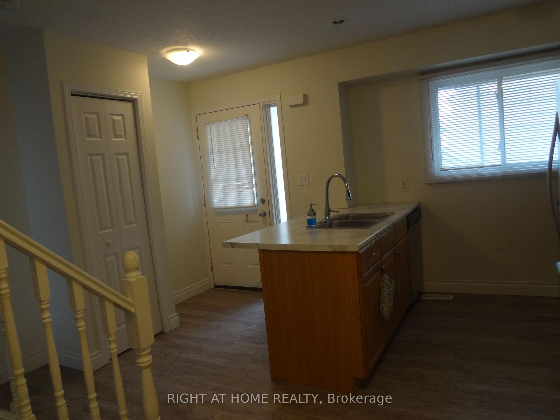Photo 3 of Unit 49, 211 Veronica Drive, Kitchener, Centreville Chicopee — HOMEH