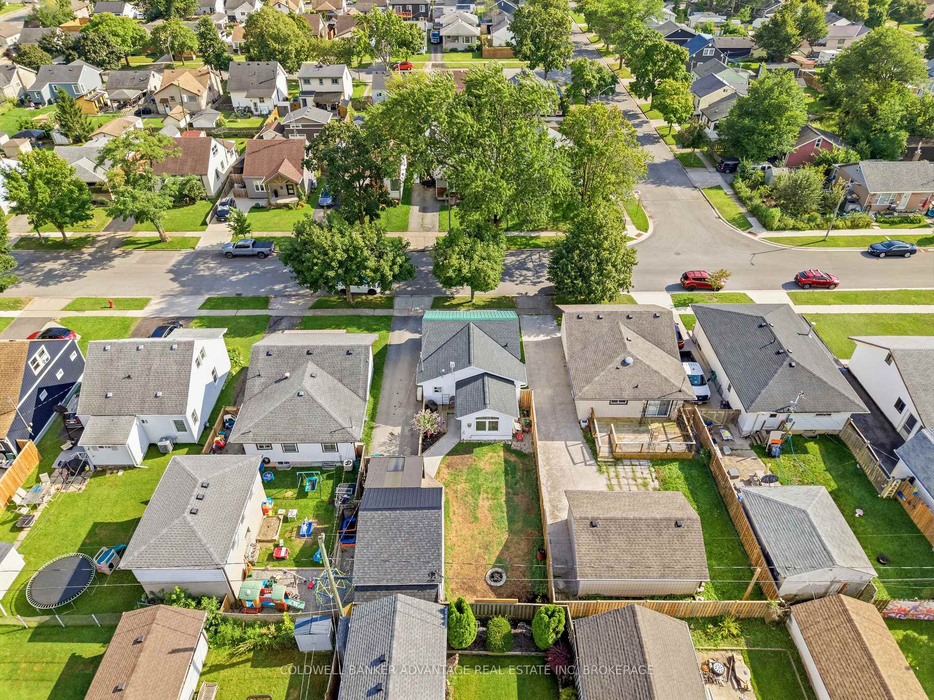 Photo 4 of 374 Dieppe Street, Welland, Lincoln/Crowland — HOMEH