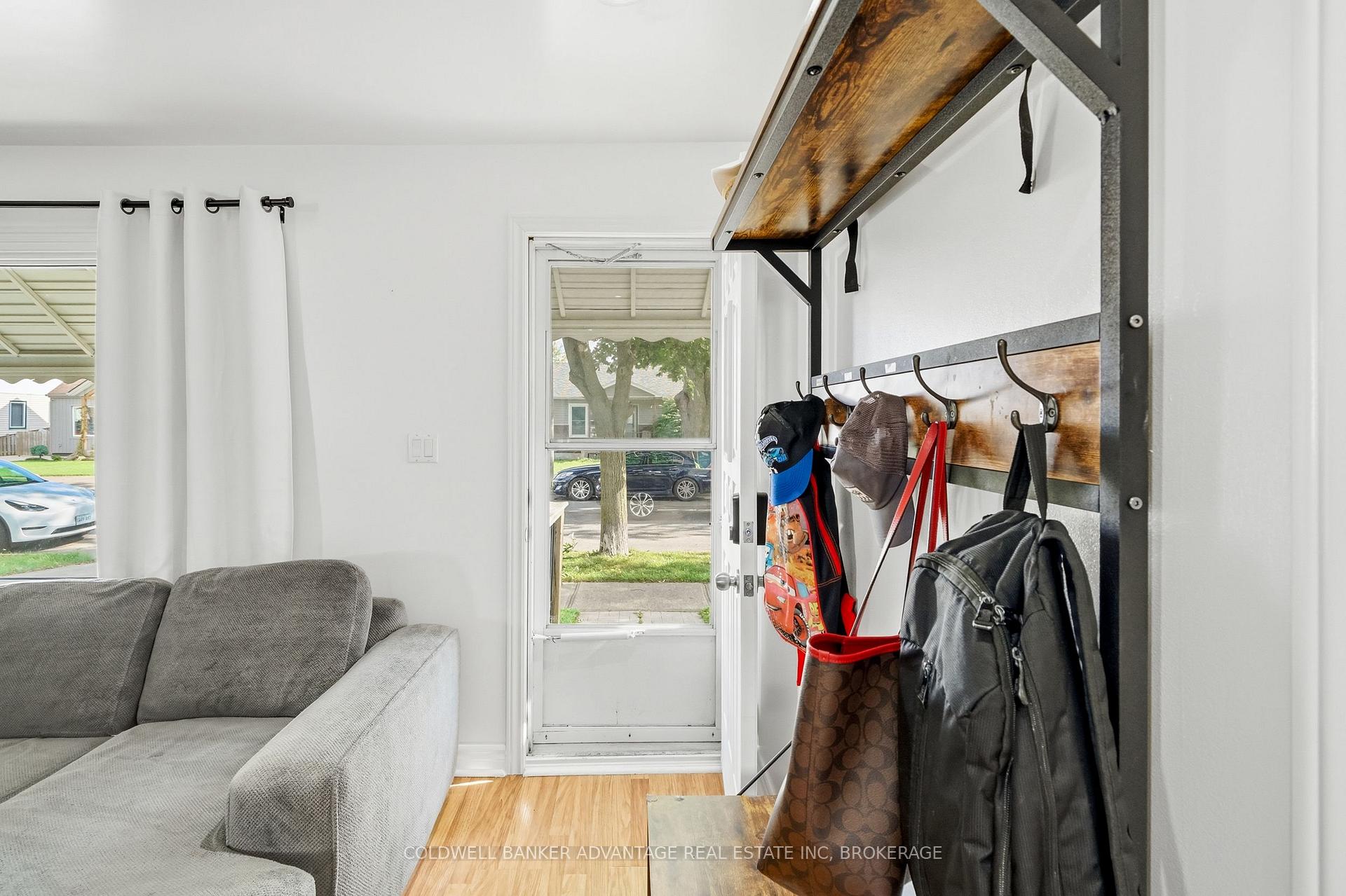 Photo 5 of 374 Dieppe Street, Welland, Lincoln/Crowland — HOMEH