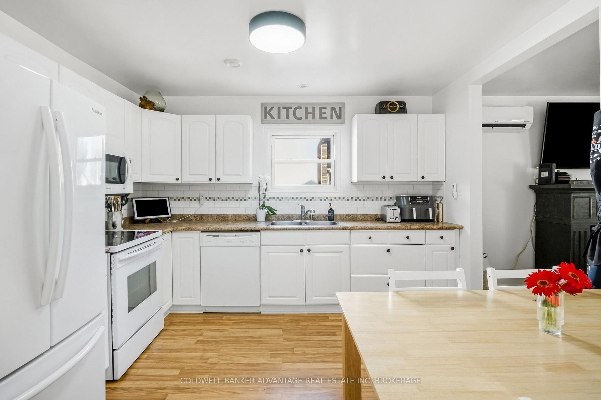 Photo 11 of 374 Dieppe Street, Welland, Lincoln/Crowland — HOMEH