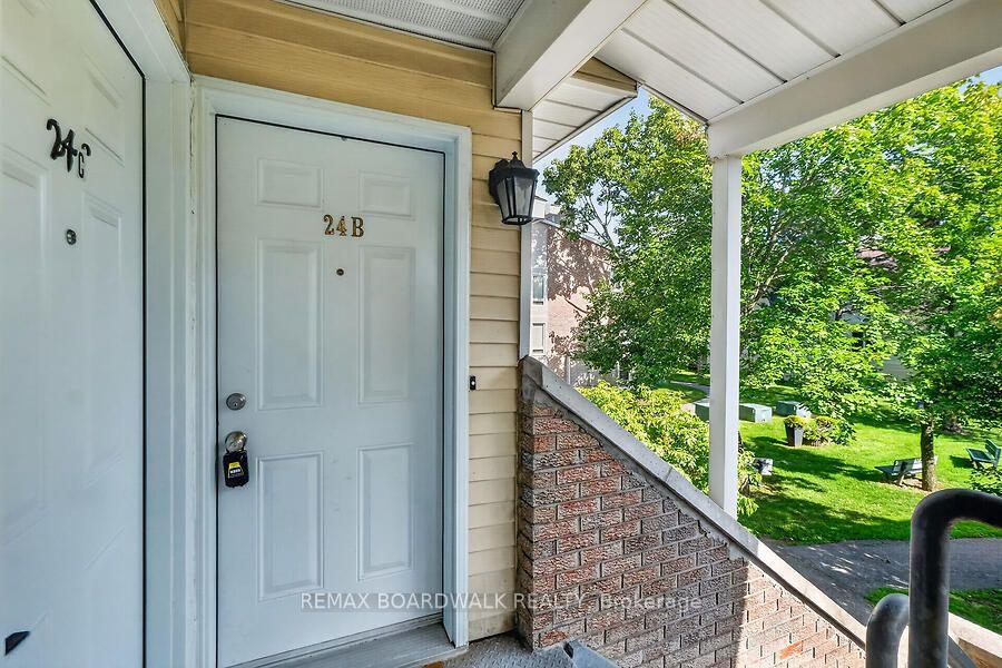 Photo 3 of 24B Shehyn Lane, Ottawa, Tanglewood — HOMEH