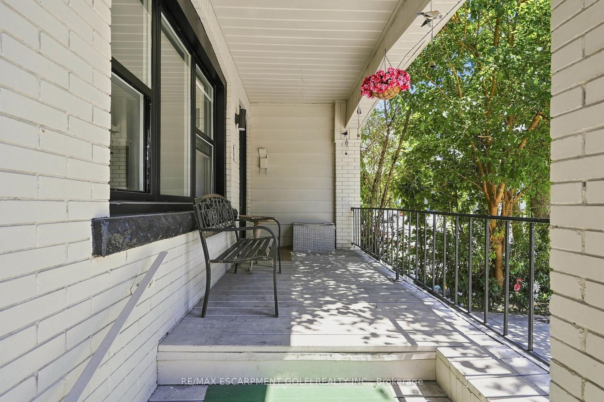 Photo 3 of 463 Dunsmure Avenue, Hamilton, Crown Point — HOMEH