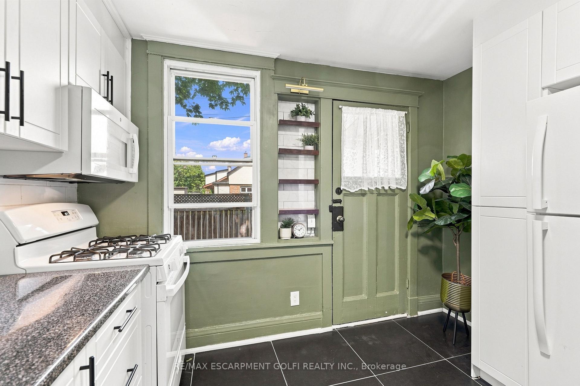Photo 9 of 463 Dunsmure Avenue, Hamilton, Crown Point — HOMEH