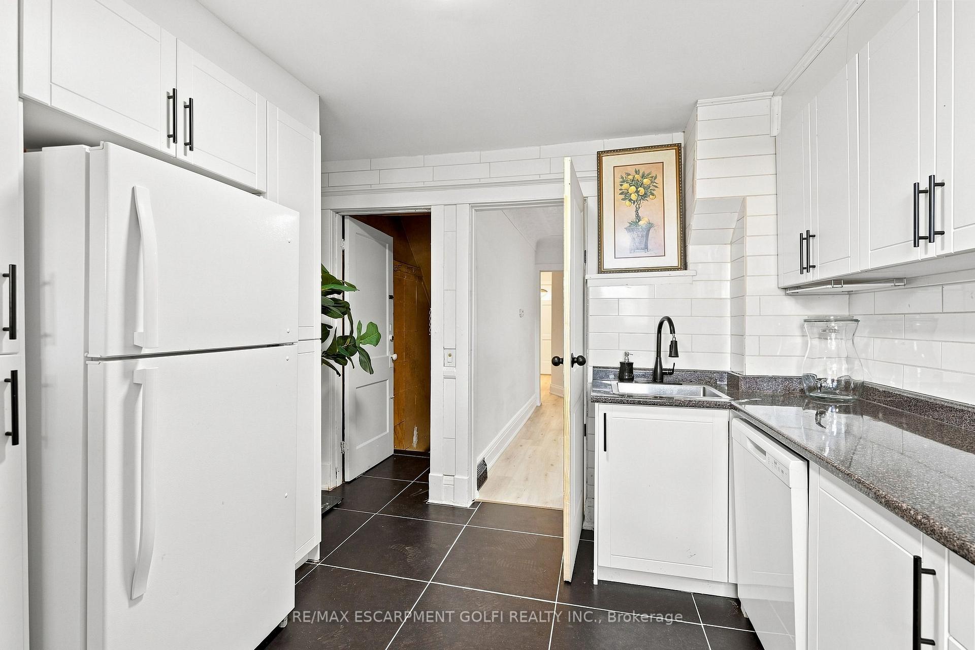 Photo 10 of 463 Dunsmure Avenue, Hamilton, Crown Point — HOMEH