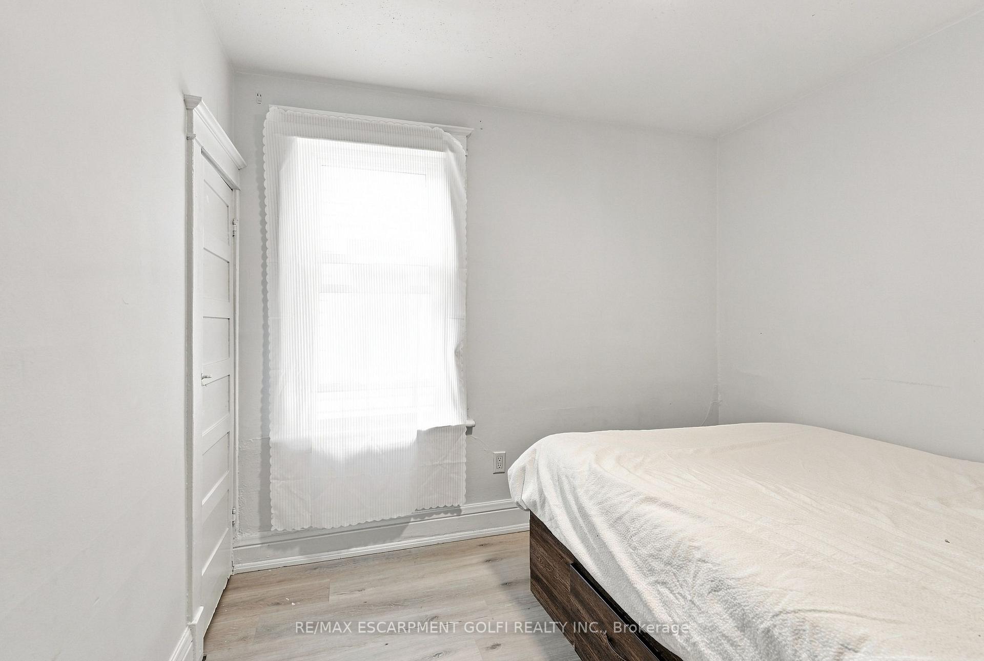 Photo 16 of 463 Dunsmure Avenue, Hamilton, Crown Point — HOMEH