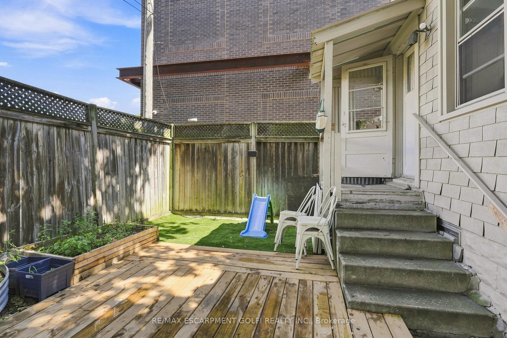 Photo 19 of 463 Dunsmure Avenue, Hamilton, Crown Point — HOMEH