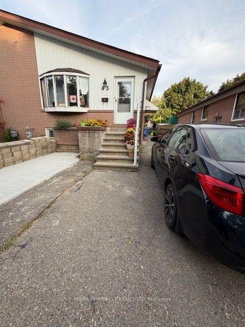 Photo 2 of 43 Corby Crescent, Brampton, Brampton South — HOMEH