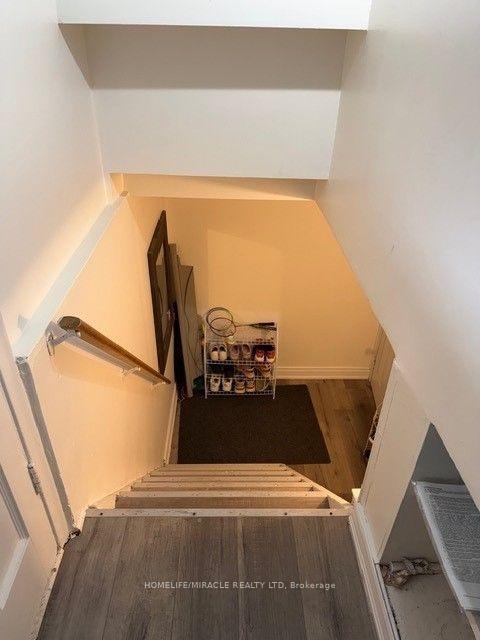 Photo 3 of 43 Corby Crescent, Brampton, Brampton South — HOMEH