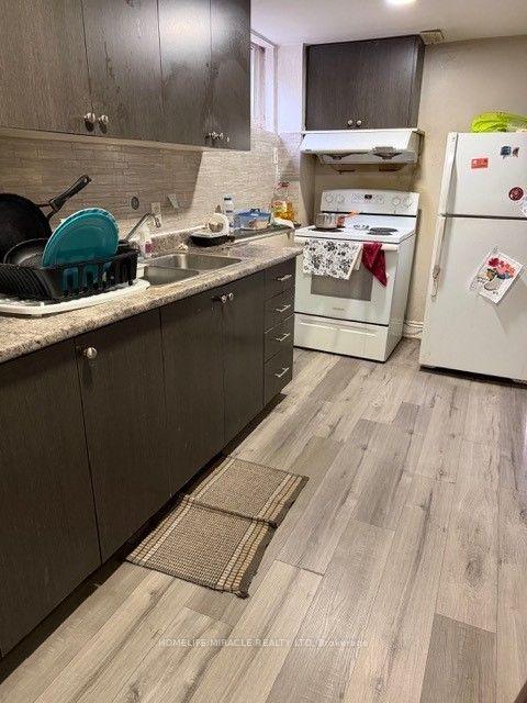 Photo 5 of 43 Corby Crescent, Brampton, Brampton South — HOMEH