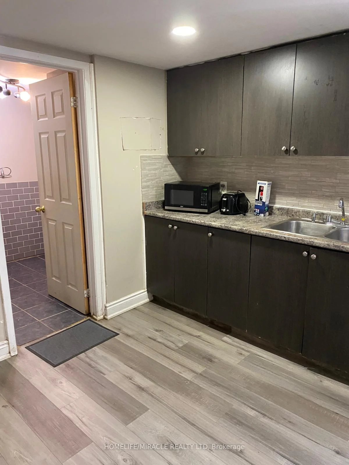Photo 22 of 43 Corby Crescent, Brampton, Brampton South — HOMEH