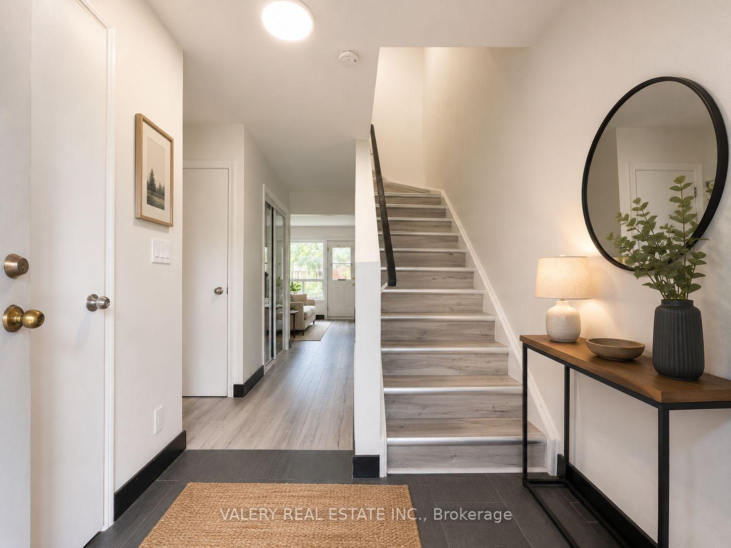 Photo 2 of Unit E, 528 Sunnydale Place E, Waterloo, Lakeshore Village — HOMEH