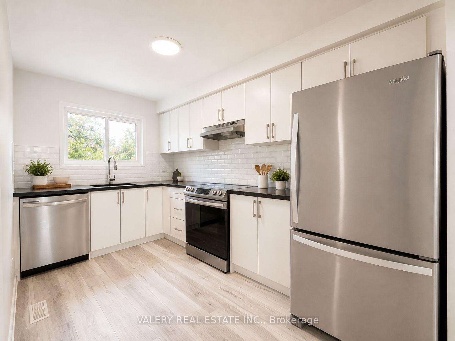 Photo 3 of Unit E, 528 Sunnydale Place E, Waterloo, Lakeshore Village — HOMEH