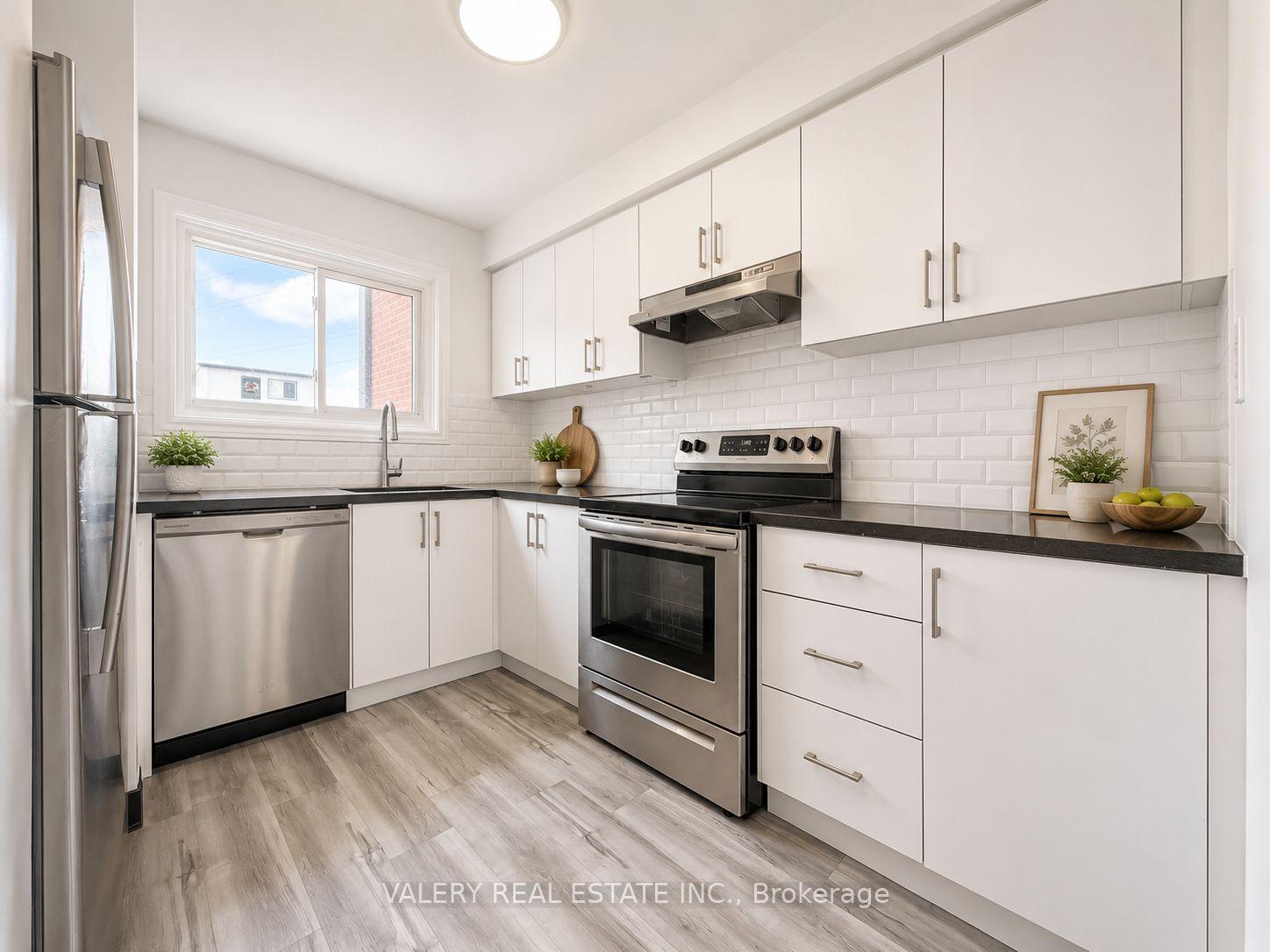 Photo 4 of Unit E, 516 Sunnydale Place E, Waterloo, Lakeshore Village — HOMEH