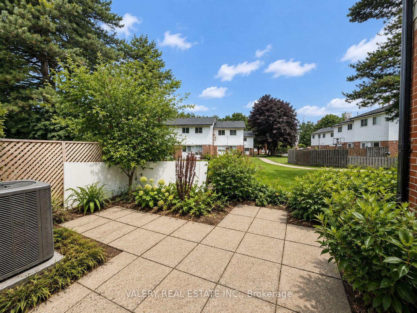 Photo 5 of Unit E, 516 Sunnydale Place E, Waterloo, Lakeshore Village — HOMEH