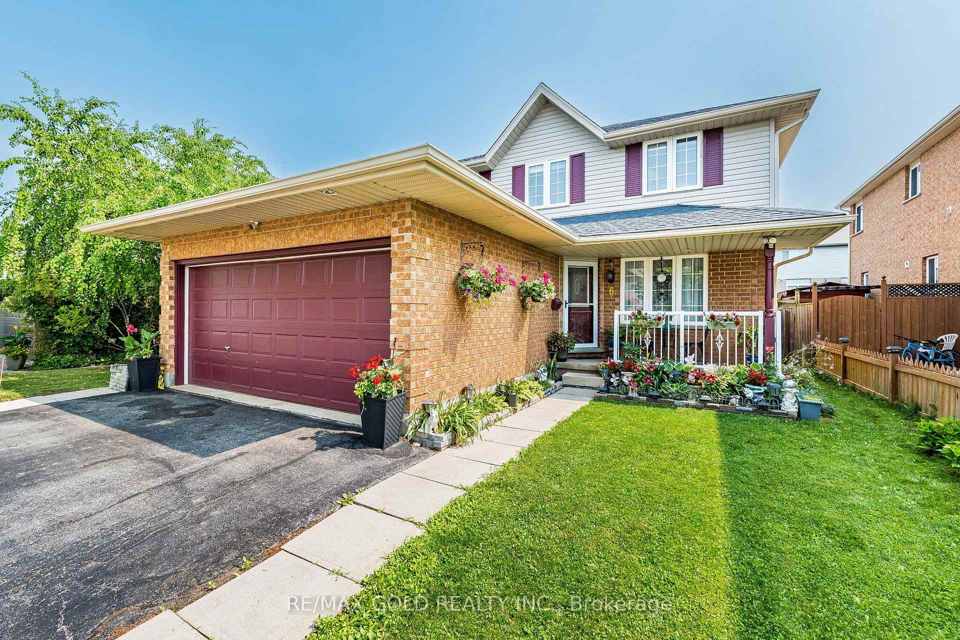 Photo 2 of 6 Moffatt Lane, Guelph, Clairfields/Hanlon Business Park — HOMEH