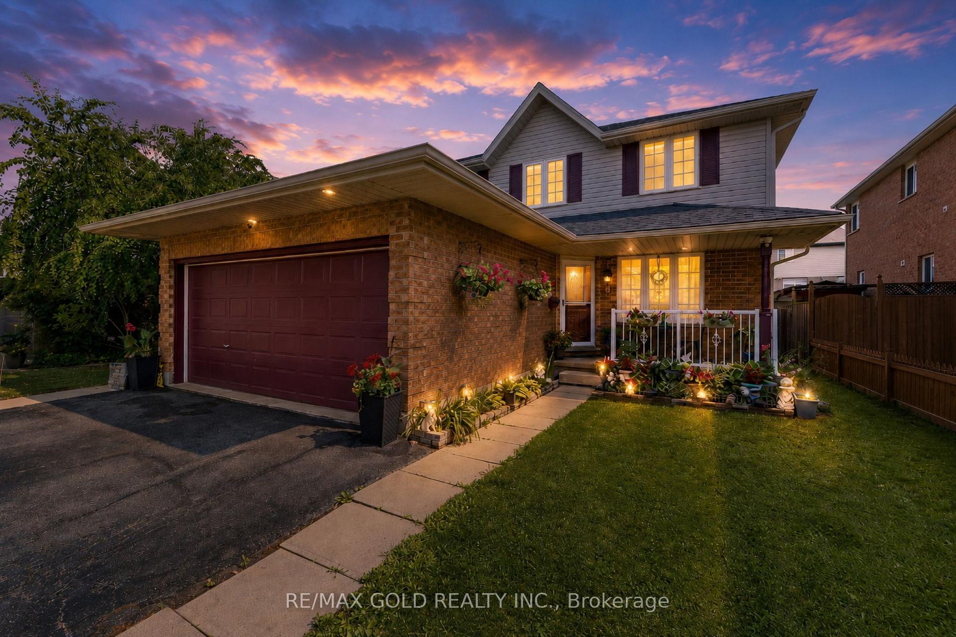Photo 3 of 6 Moffatt Lane, Guelph, Clairfields/Hanlon Business Park — HOMEH