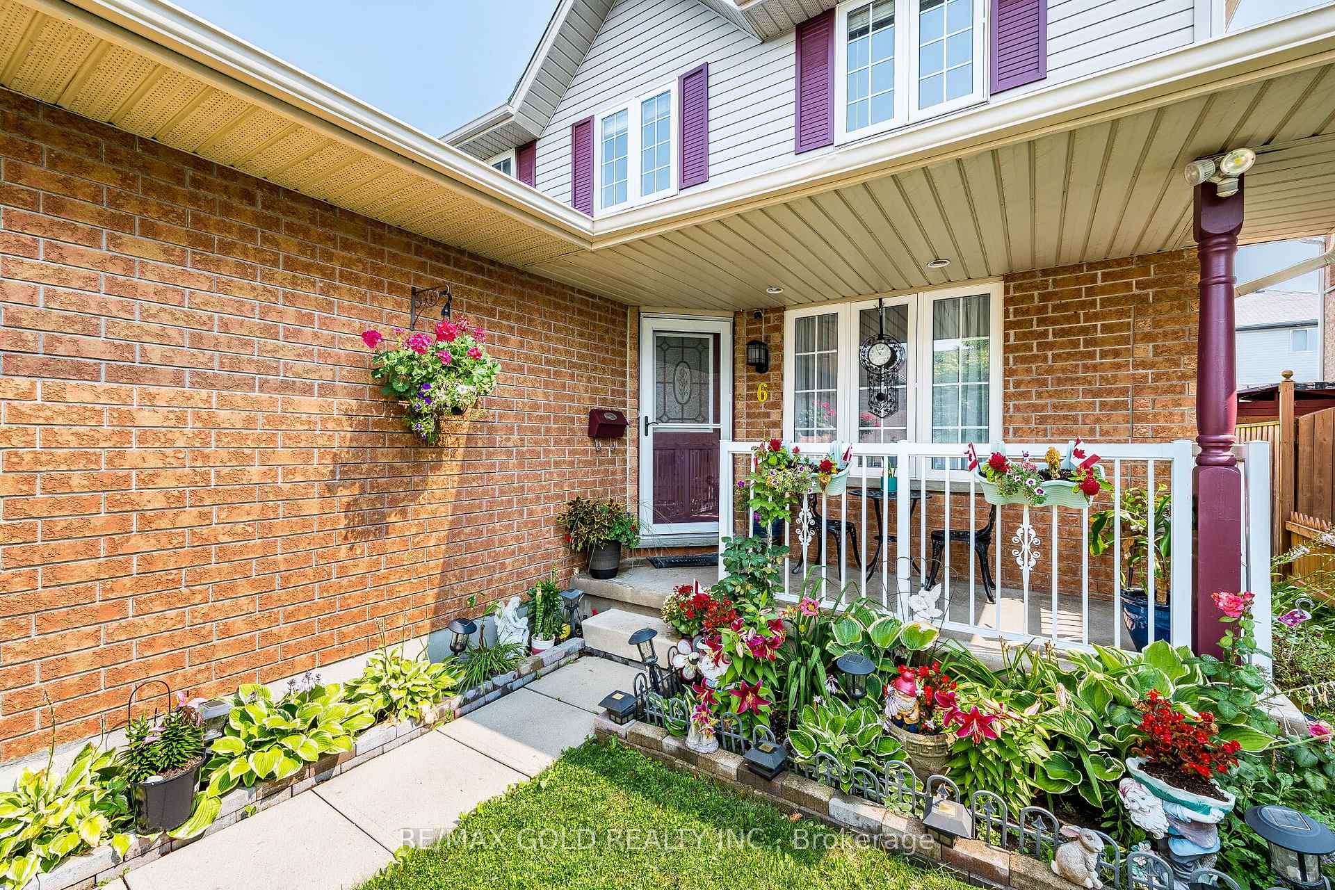 Photo 4 of 6 Moffatt Lane, Guelph, Clairfields/Hanlon Business Park — HOMEH