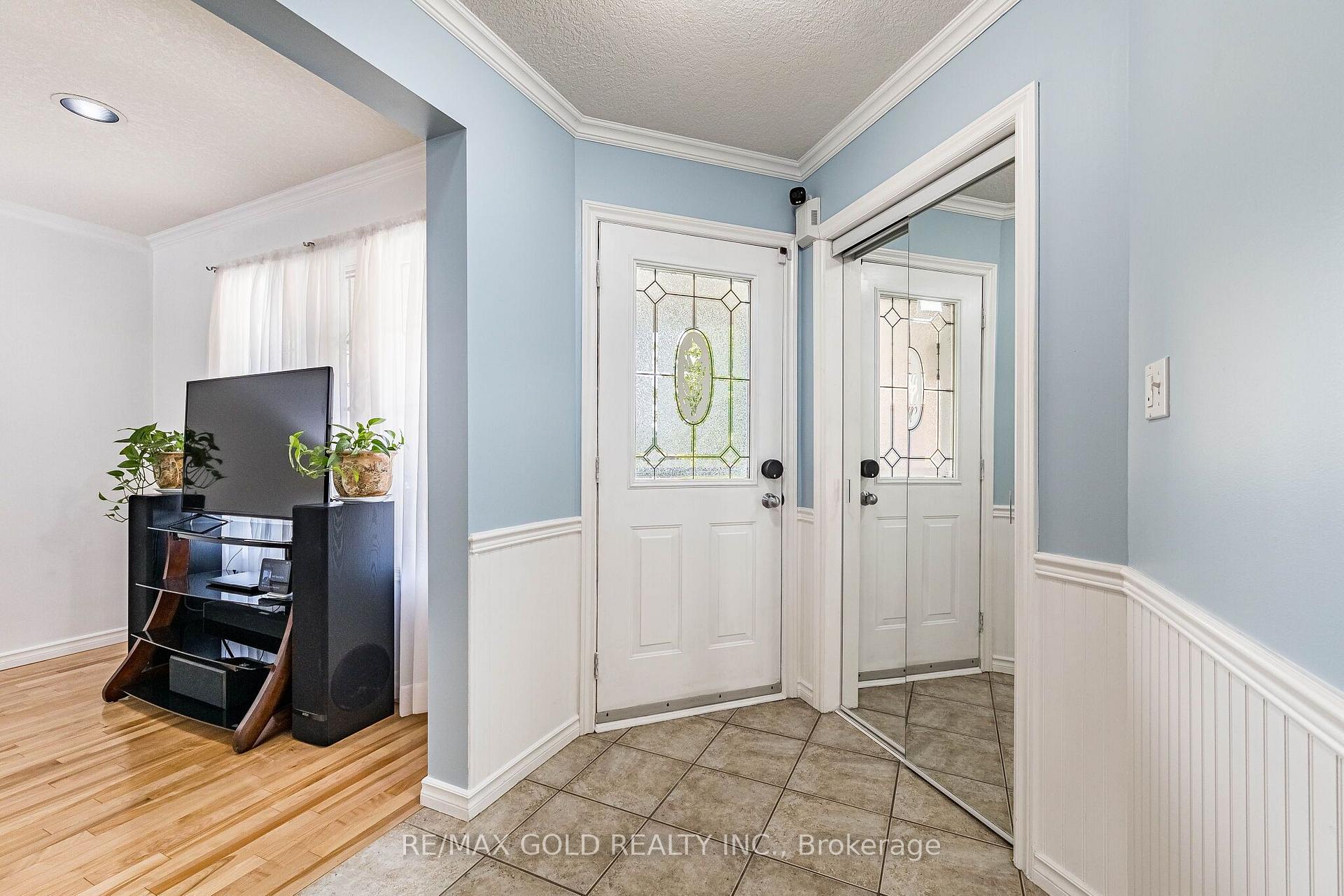 Photo 7 of 6 Moffatt Lane, Guelph, Clairfields/Hanlon Business Park — HOMEH
