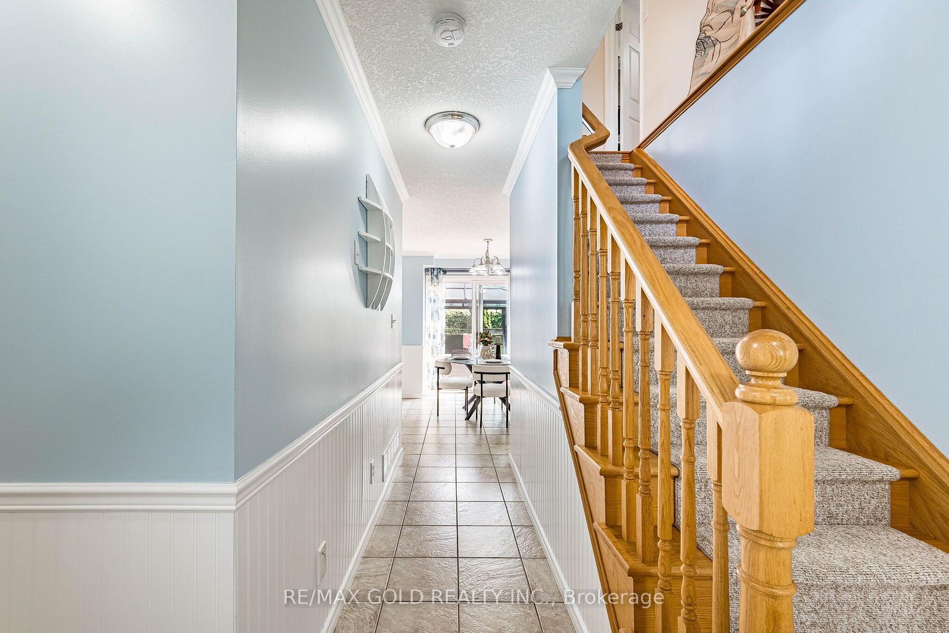 Photo 8 of 6 Moffatt Lane, Guelph, Clairfields/Hanlon Business Park — HOMEH