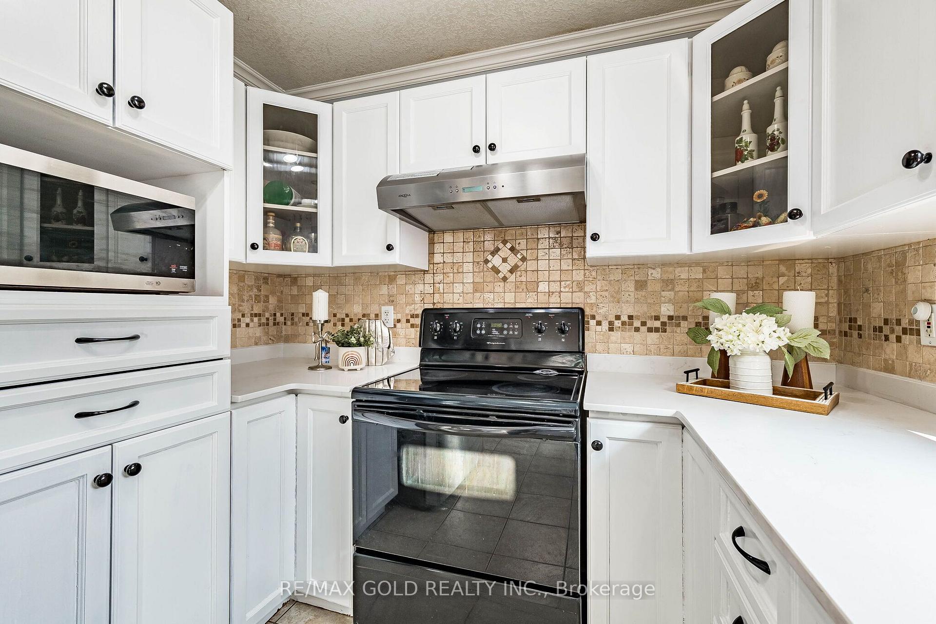 Photo 14 of 6 Moffatt Lane, Guelph, Clairfields/Hanlon Business Park — HOMEH