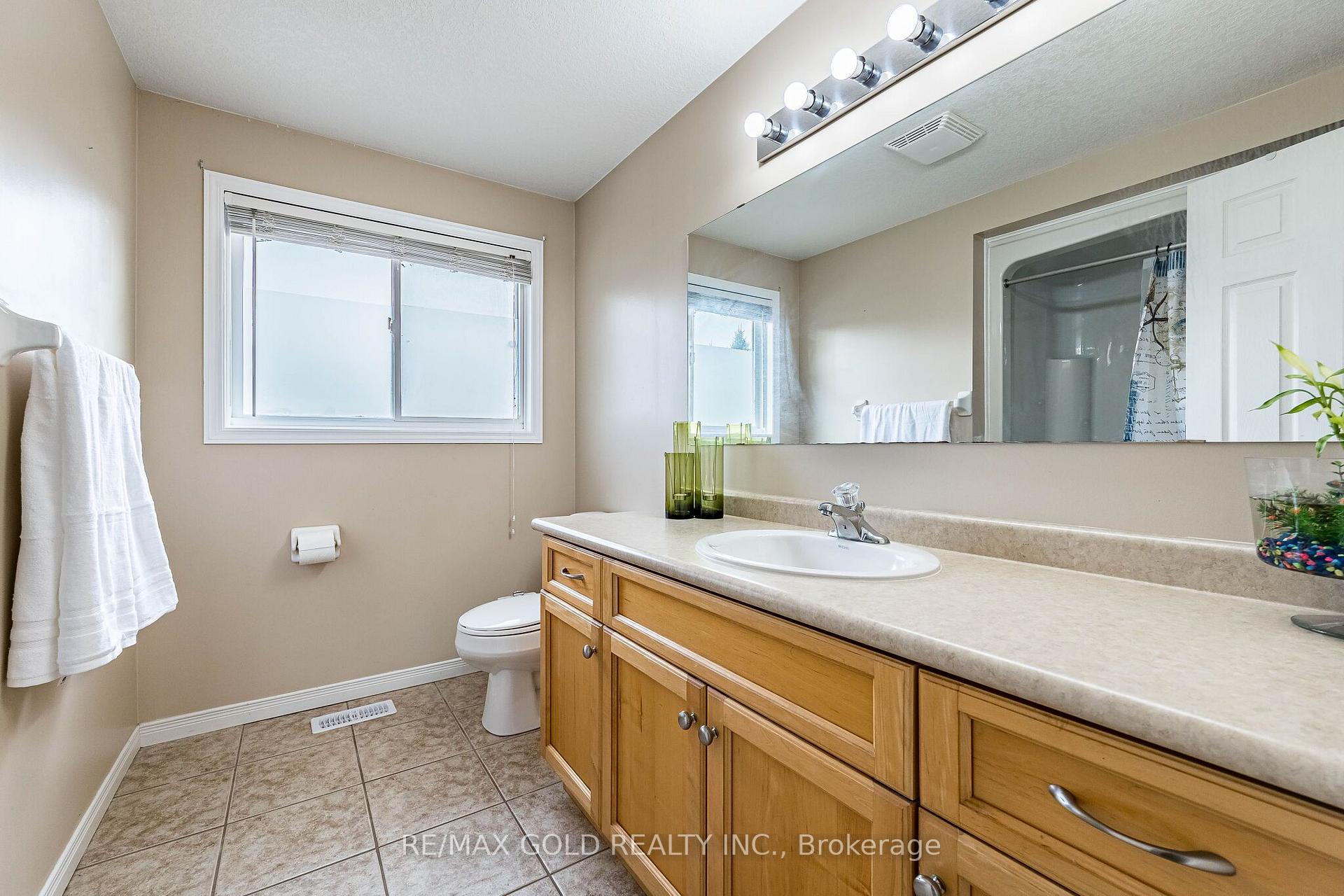 Photo 33 of 6 Moffatt Lane, Guelph, Clairfields/Hanlon Business Park — HOMEH