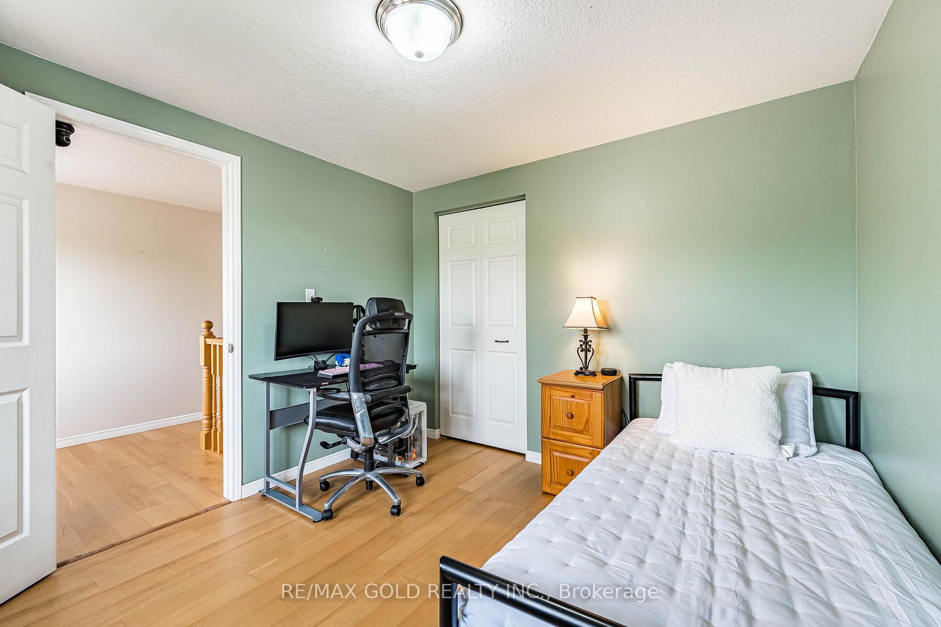 Photo 35 of 6 Moffatt Lane, Guelph, Clairfields/Hanlon Business Park — HOMEH