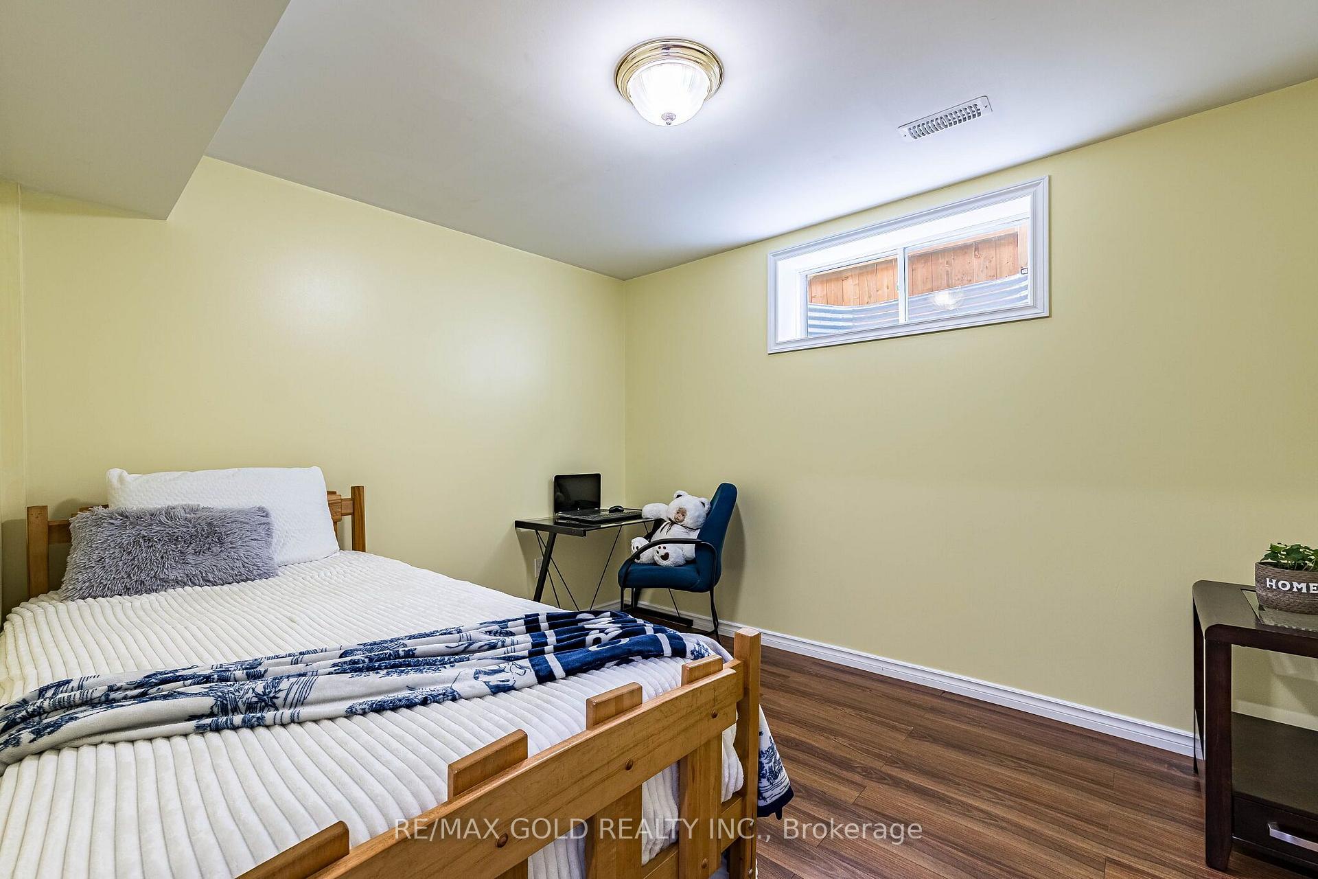 Photo 44 of 6 Moffatt Lane, Guelph, Clairfields/Hanlon Business Park — HOMEH