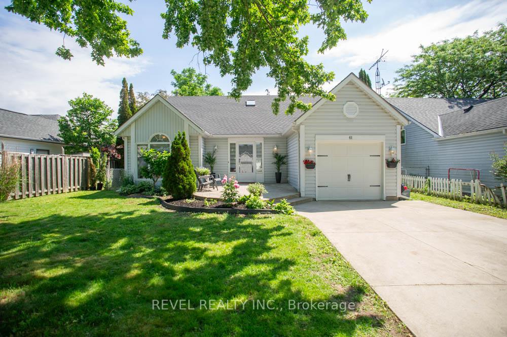 Photo 4 of 61 Leslie Avenue, Norfolk, Port Dover — HOMEH