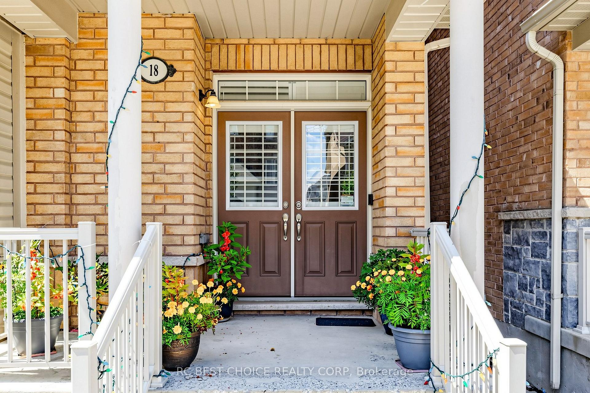 Photo 3 of 18 Chauncey Court, Markham, Cornell — HOMEH