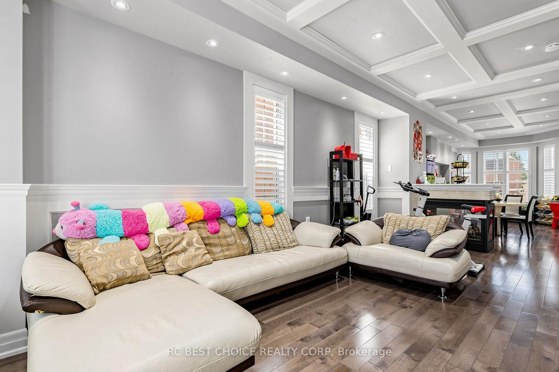 Photo 5 of 18 Chauncey Court, Markham, Cornell — HOMEH