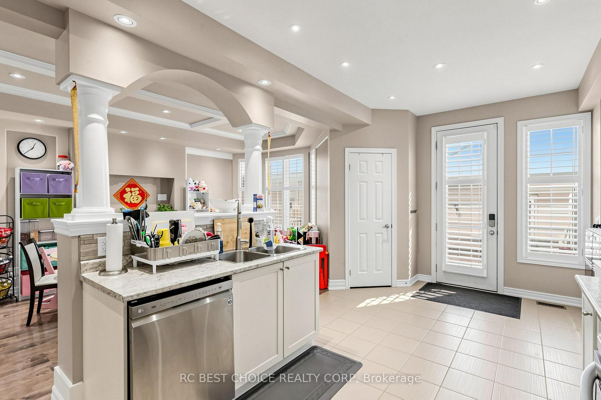 Photo 9 of 18 Chauncey Court, Markham, Cornell — HOMEH